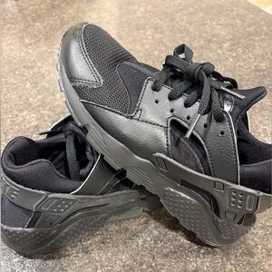Nike Boys Huarache Black Sneakers